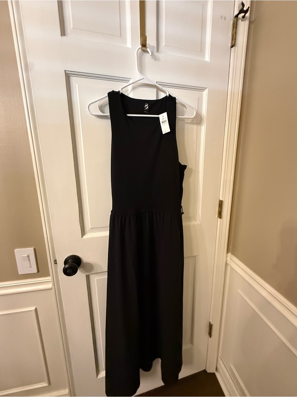 Lou& Grey Women’s Black Sleeveless Maxi Dress- built in bra -NWT